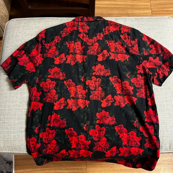 Forever 21 Men’s Floral Short Sleeve Button Down Shirt - Picture 2 of 4